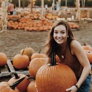 Meet your Posher, Carli